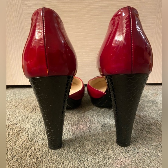 STUNNING LADIES LEATHER CHANEL HEELS! - Picture 3 of 16